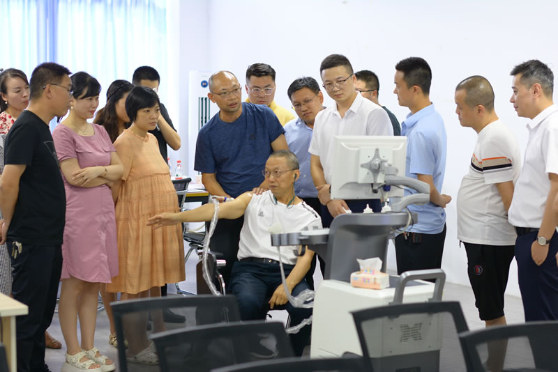 綿陽市、江油市醫(yī)療領(lǐng)航者蒞臨我司，共繪健康未來新篇章！3.jpg